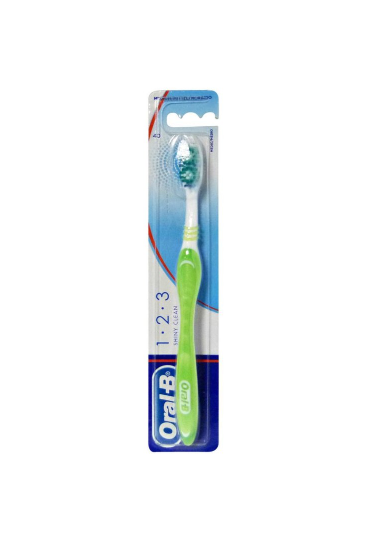 Oral B Spazzolino Shiny Clean 40 Medio: acquista online in offerta
